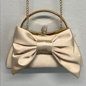 Alessia | Satin Clutch w/ Bow Accent ✨